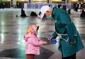 حرم مطهر رضوی نماد بیبدیل رعایت پروتکلهای بهداشتی/ خادمان برای سلامت زائران ریسک نمیکنند