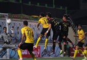 جام حذفی فوتبال| ادامه دیدار خوشه‌طلایی ساوه و سپاهان در وقت اضافه