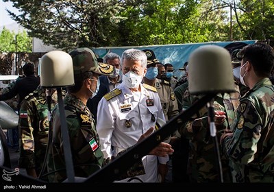 امیر دریادار حبیب الله سیاری، معاون هماهنگ کننده ارتش در مراسم رونمایی از دستاوردها و محصولات دفاع بومی نیروی زمینی ارتش