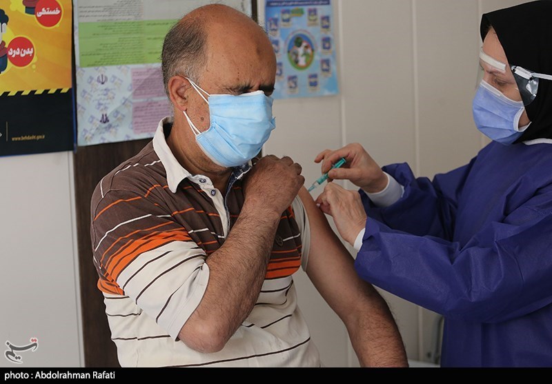 واکسن کرونا به بیش از 1120 جانباز و خانواده شهدای استان قم تزریق می‌شود