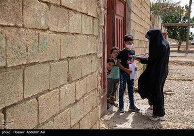 لذا با در نظر گرفتن این أمر که امکان برقراری ارتباط معلمان ازطریق فضای مجازی با اکثریت دانش آموزان مدارس وجود ندارد، تصمیم بر این گرفته شد که آموزش این دانش آموزان به روش های مختلف و با در نظر گرفتن ظرفیت های موجود در مدرسه و روستا من جمله باغات نخلستان ها، حسینیه ها، مضیف و خانه معلمان ساکن روستا استمرار یابد و مدیران و معلمان بر جذب تمام دانش آموزان جهت استمرار روند آموزش تلاش کنند