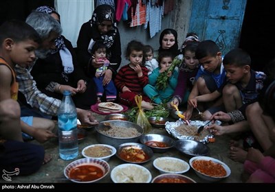 Muslims Observe Ramadhan in Palestine