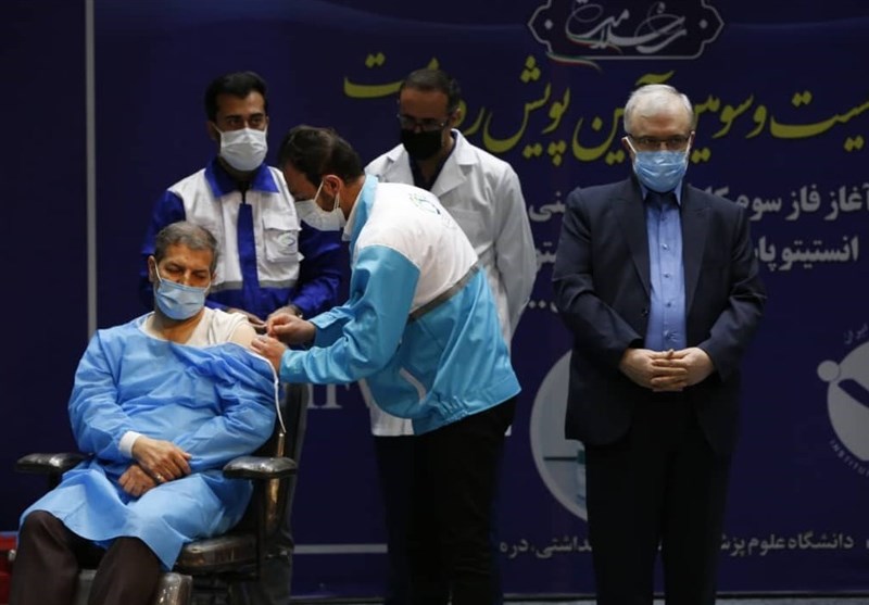 آغاز فاز سوم تست انسانی واکسن کرونای ایرانی - کوبایی با تزریق به دو مسئول وزارت بهداشت