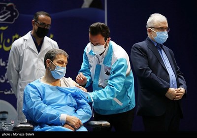 حضور سعید نمکی وزیر بهداشت در آغاز مرحله سوم کارآزمایی بالینی واکسن کرونا انستیتو پاستور ایران و انستیتو فینلای کوبا در اصفهان