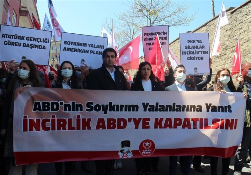 تجمع معترضان ترکیه‌ای در مقابل سفارت و کنسولگری آمریکا