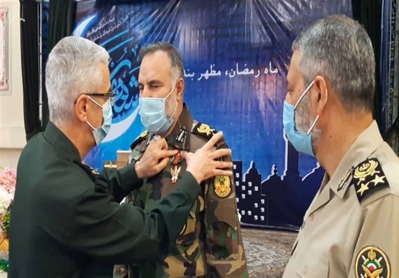 Iran Army Ground Force Chief Awarded Medal of Conquest