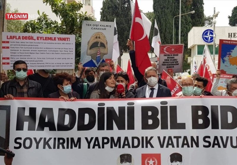 تجمع معترضان ترکیه‌ای در مقابل پایگاه ناتو در ازمیر+ فیلم و عکس