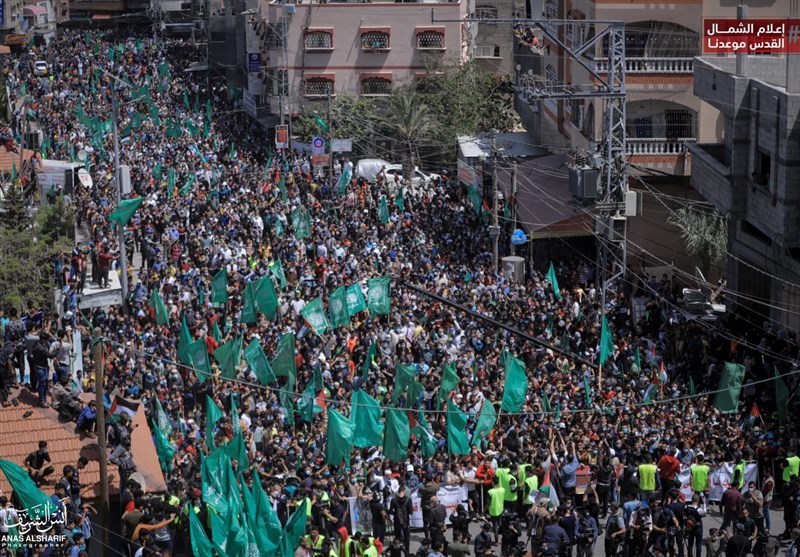 برگزاری تظاهرات گسترده در مناطق مختلف غزه در مخالفت با تصمیم «ابومازن» در تعویق انتخابات+تصاویر