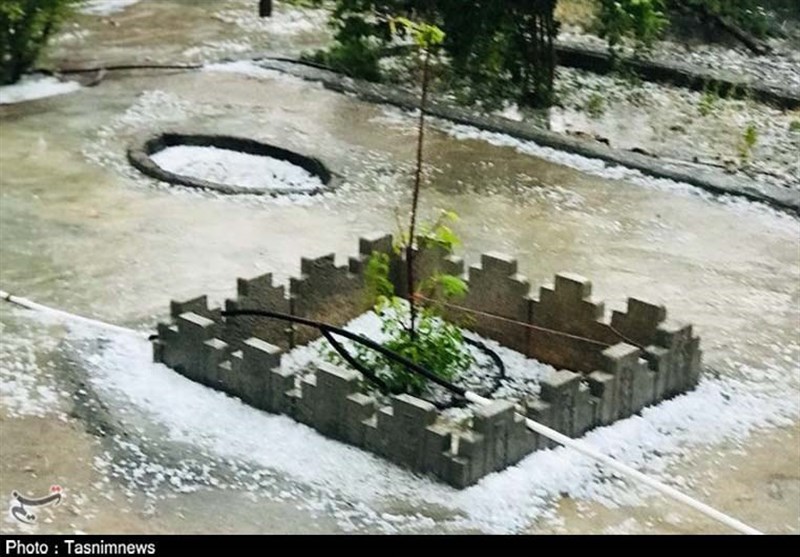 بارش باران و تگرگ بهاری در منطقه &quot;کوهشاه احمدی&quot; استان هرمزگان به روایت تصویر