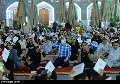 Iraqis Mark First Night of Destiny in Holy Cities