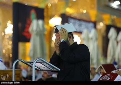 Iraqis Mark First Night of Destiny in Holy Cities