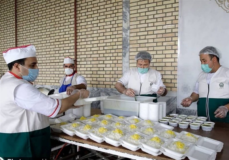 طبخ و‌ توزیع 220 هزار غذای عیدانه متبرک رضوی در مشهد مقدس و استان خوزستان توسط آستان قدس + فیلم