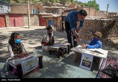 علیرضا آرمند بر روی شیوه های نوین اموزشی تاکید دارد و سعی دارد با استفاده از این شیوه ها, مهارت های اجتماعی و فرهنگی دانش آموزان را تقویت کند.همین امر باعث شده که ایده های این معلم فداکار در جشنواره وزارت آموزش و پرورش حایز رتبه اول در بین حدود 2500 اثر از تمام کشور شود.