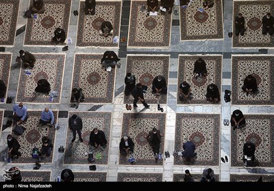 Worshippers Hold Vigil at Imam Reza Shrine in Mashhad, Respecting Social Distancing