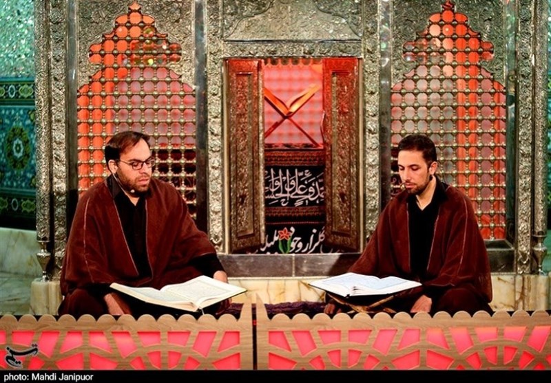 جزء خوانی قرآن کریم در آستان مقدس امامزاده ابوالعباس اصفهان به روایت تصویر