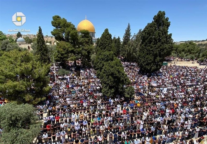 حضور گسترده نمازگزاران فلسطینی در مسجدالاقصی+فیلم