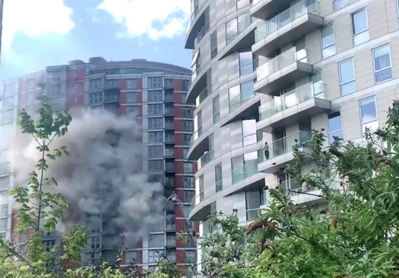 London Firefighters Tackle Flames At 19-Storey Tower Block with Grenfell-Type Cladding (+Video)