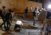 إصابة عشرات الفلسطینیین عقب اقتحام قوات العدو الإسرائیلی للمسجد الأقصى