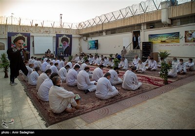 ترتیل خوانی قرآن کریم در زندان مرکزی شیراز