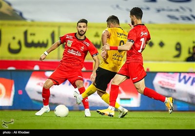 دیدار تیمهای فوتبال سپاهان و پرسپولیس