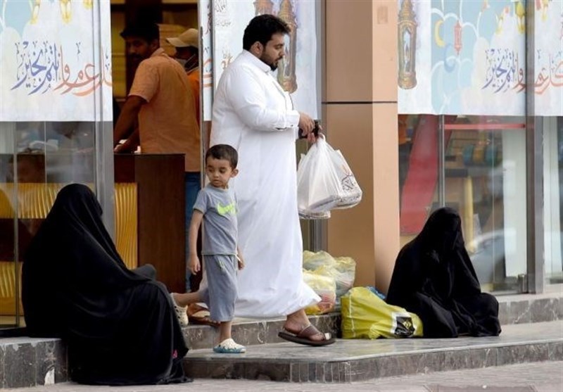 عربستان| مانور ملک سلمان برای کمک به کشورهای فقیر در میان خشم فقرای سعودی