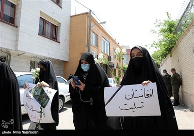 تجمع دختران مشهدی در محکومیت حمله تروریستی کابل