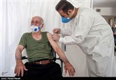 جاماندگان بالای 80 سال در کرمانشاه واکسن کرونا را دریافت کردند + تصاویر