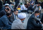 حضور حاج محمود کریمی در جمع خانواده شهدای فاطمیون / مرثیه‌سرایی ‌در رثای شهدای مدافع حرم + تصاویر