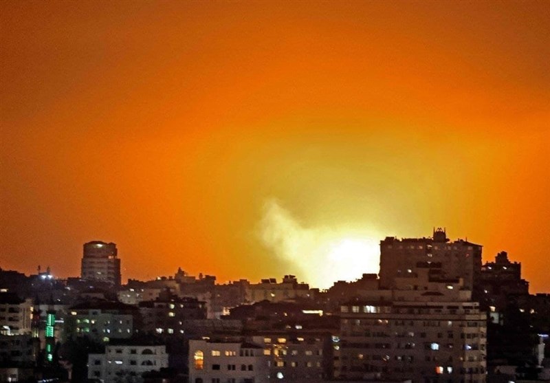 حمله هوایی ارتش رژیم اشغالگر به غزه و پاسخ راکتی فوری گروه‌های مقاومت فلسطین