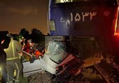 برخورد قطار با پراید در خط آهن شهرری؛ نجات معجزه‌آسای راننده + تصاویر