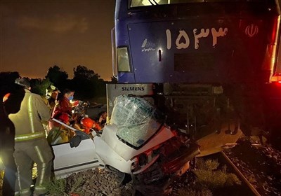  برخورد قطار با پراید در خط آهن شهرری؛ نجات معجزه‌آسای راننده + تصاویر 