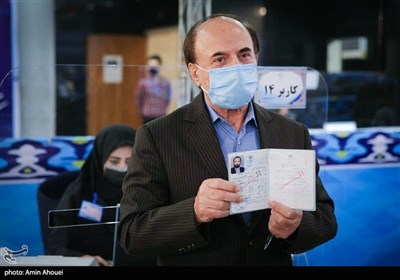 محمدحسن نامی وزیر ارتباطات دولت دهم در اولین روز ثبت نام انتخابات ریاست جمهوری