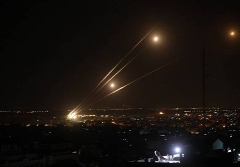 کتائب القسام وجهت ضربة صاروخیة کبیرة لتل أبیب وضواحیها ب130 صاروخا