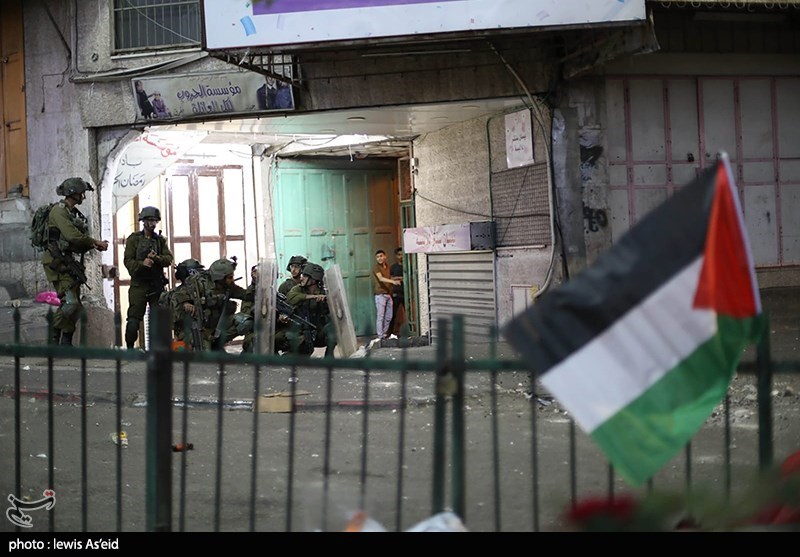 الاحتلال الصهیونی یشن حملة اقتحامات واعتقالات فی الضفة المحتلة