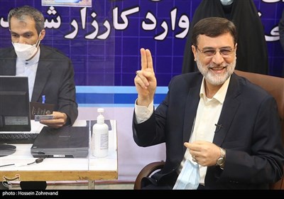  حضور امیر حسین قاضی زاده هاشمی در ستاد انتخابات کشور 