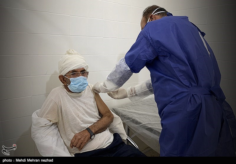 واکسیناسیون کرونای افراد بالای 75 سال در کردستان آغاز شد