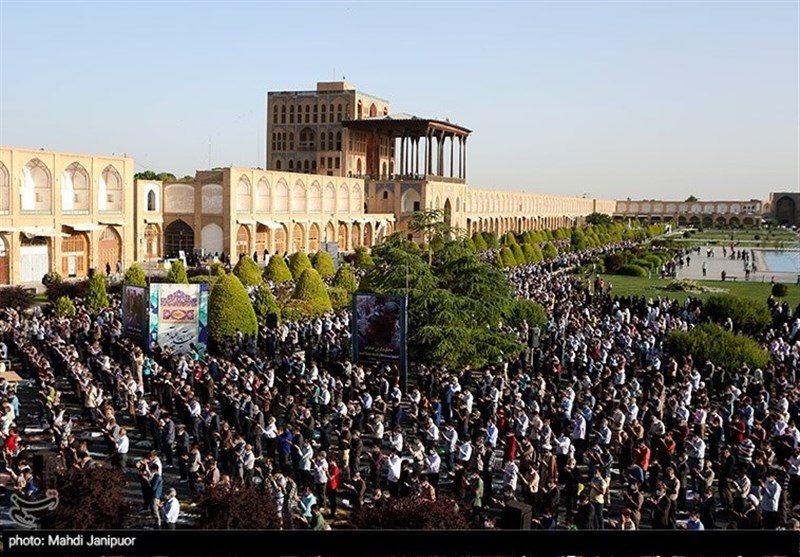 اقامه نماز عید فطر در اصفهان به روایت تصویر