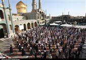 اقامه نماز عید فطر در حرم حضرت معصومه(س) به روایت تصویر