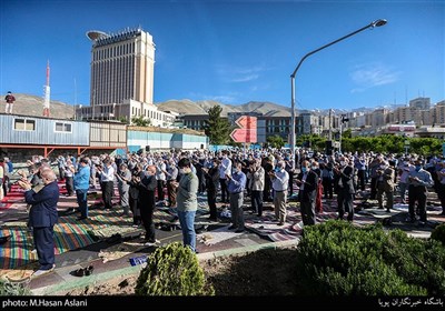 نماز عید سعید فطر در میدان بهرود واقع در غرب تهران