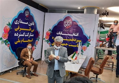  "محمود صادقی" در انتخابات ثبت نام کرد 
