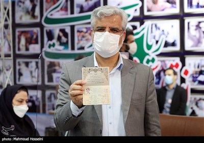 حضور محمود صادقی در ستاد انتخابات کشور