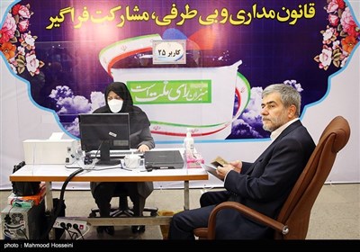حضور فریدون عباسی رئیس کمیسیون انرژی مجلس و رئیس سابق سازمان انرژی اتمی در ستاد انتخابات کشور