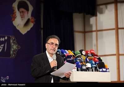 حضور مصطفی تاج‌زاده معاون سیاسی وزیر کشور در دولت اول خاتمی در ستاد انتخابات کشور