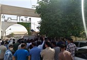 تجمع دانشجویان مقابل کارخانه نیشکر هفت‌تپه به مناسبت خلع ید مالک