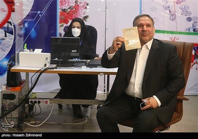 سید شمس‌الدین حسینی نماینده مجلس و وزیر پیشین اقتصاد در انتخابات ریاست‌جمهوری ثبت‌نام کرد