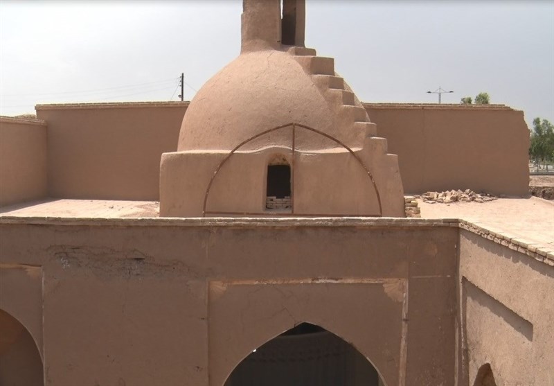 مسجد میبد بعد از 250 سال سر از خاک بیرون آورد / آیا طوفان شن دوباره مسجد را مدفون می‌کند؟