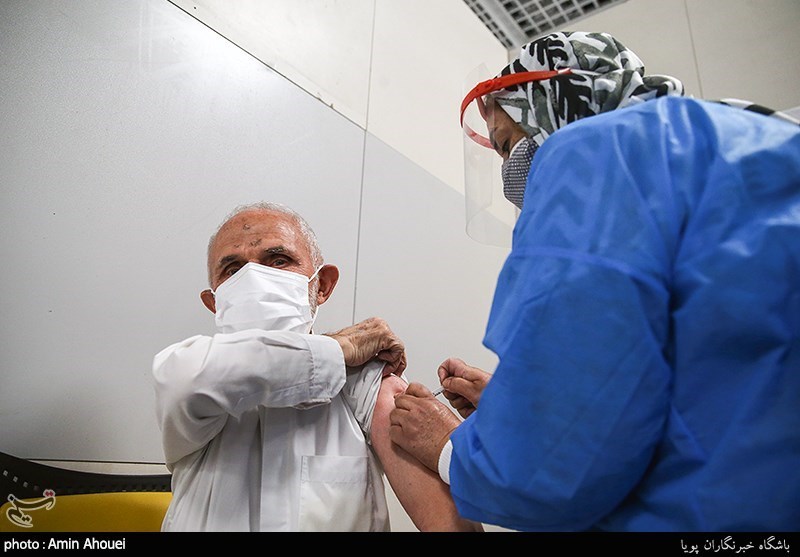 تاکید وزارت بهداشت: نوبت‌دهی تزریق واکسن کرونا نیازمند مراجعه حضوری نیست