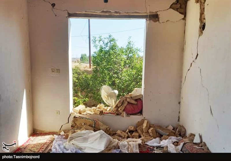 مردم زلزله زده خراسان شمالی هنوز در «چادر» اسکان دارند؛ خانه‌ها باید تا قبل فصل سرما ساخته شود