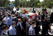 مراسم تشییع جانباز شهید سید علی جزایری در اصفهان به روایت تصویر
