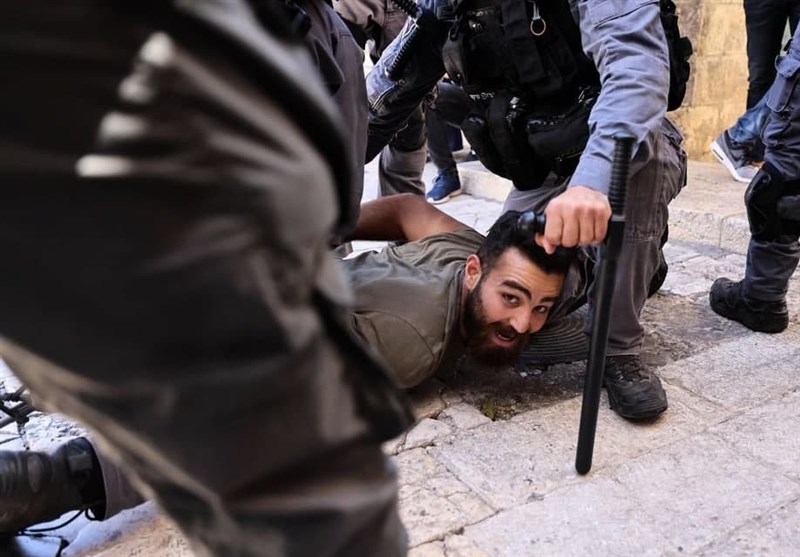 بازداشت 70 فلسطینی در کرانه باختری/ حضور پرشور نمازگزاران در مسجد الاقصی